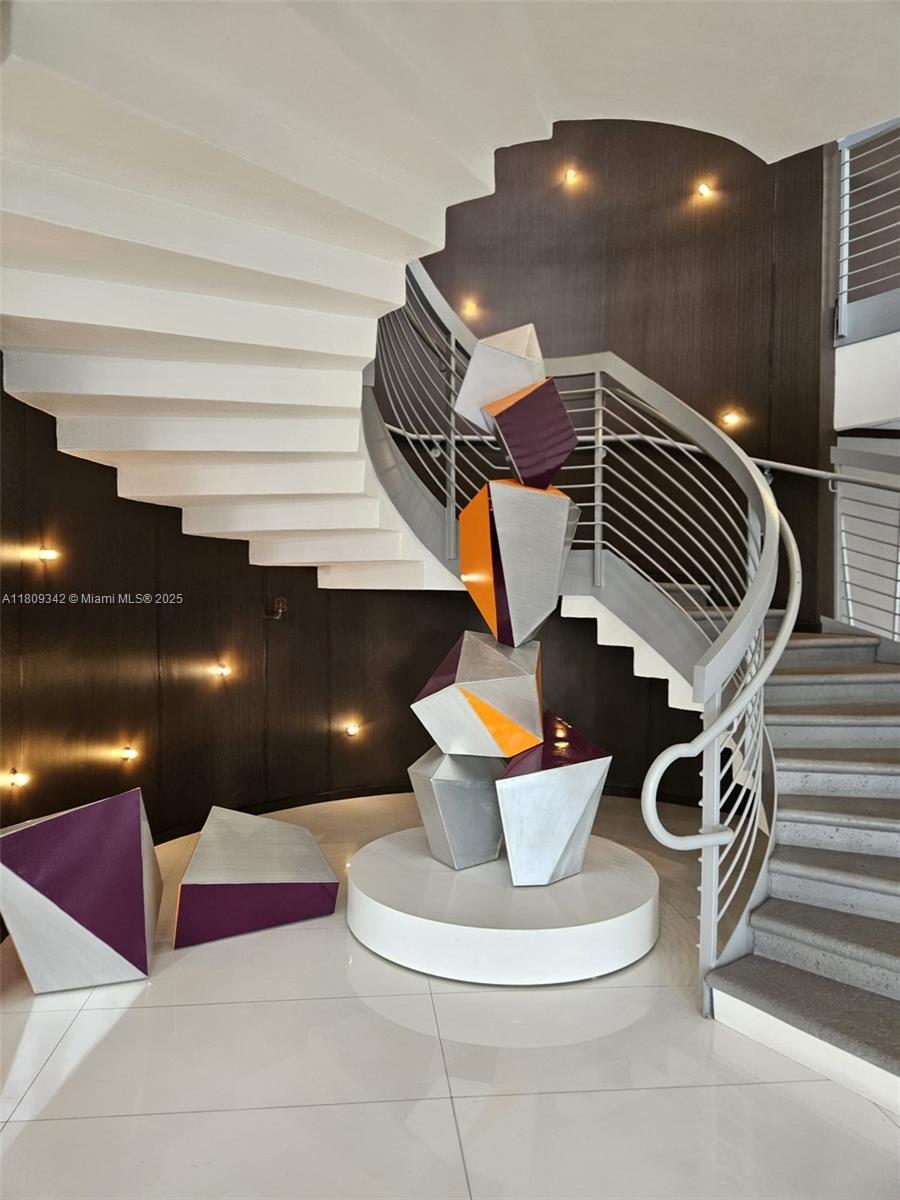 ARLEN BEACH CONDO - Residential
