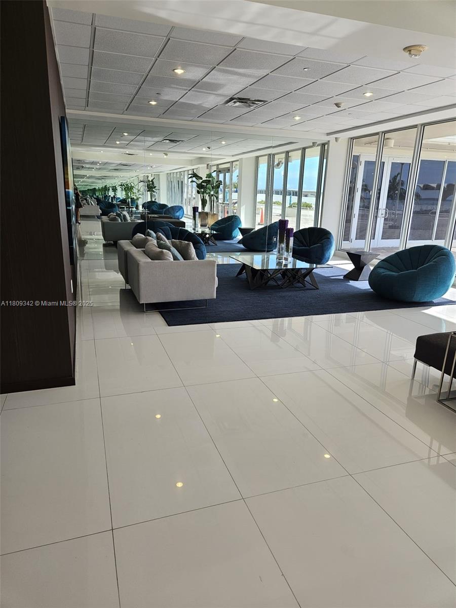 ARLEN BEACH CONDO - Residential
