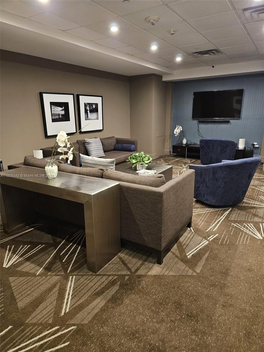 ARLEN BEACH CONDO - Residential
