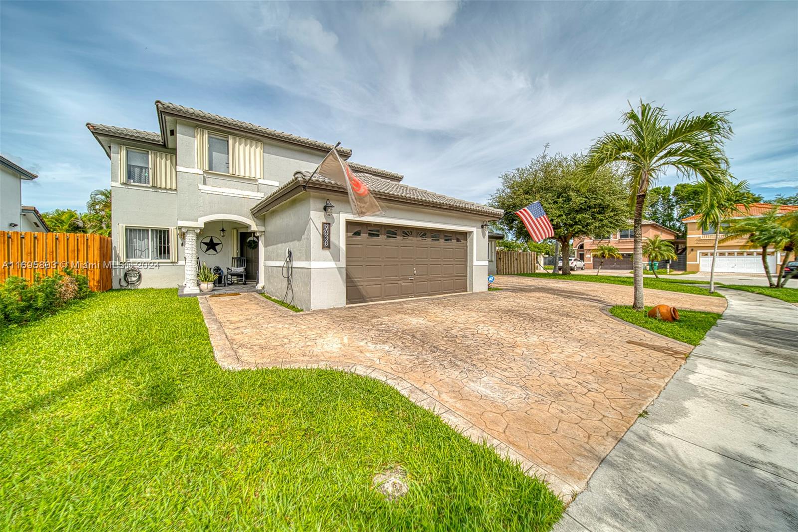 FANTASTIC 2-story corner home in the West Kendall area. Includes an attached "legal" in-law/guest quarter that can be used for additional income or extra room. The House sits on a huge irregular-sized lot with plenty of room for a pool. Brand new fenced yard. Only Two Months to Move In the First Month, and the Security Deposit.
Easy to show, by appt. only. DO NOT BOTHER TENANTS.