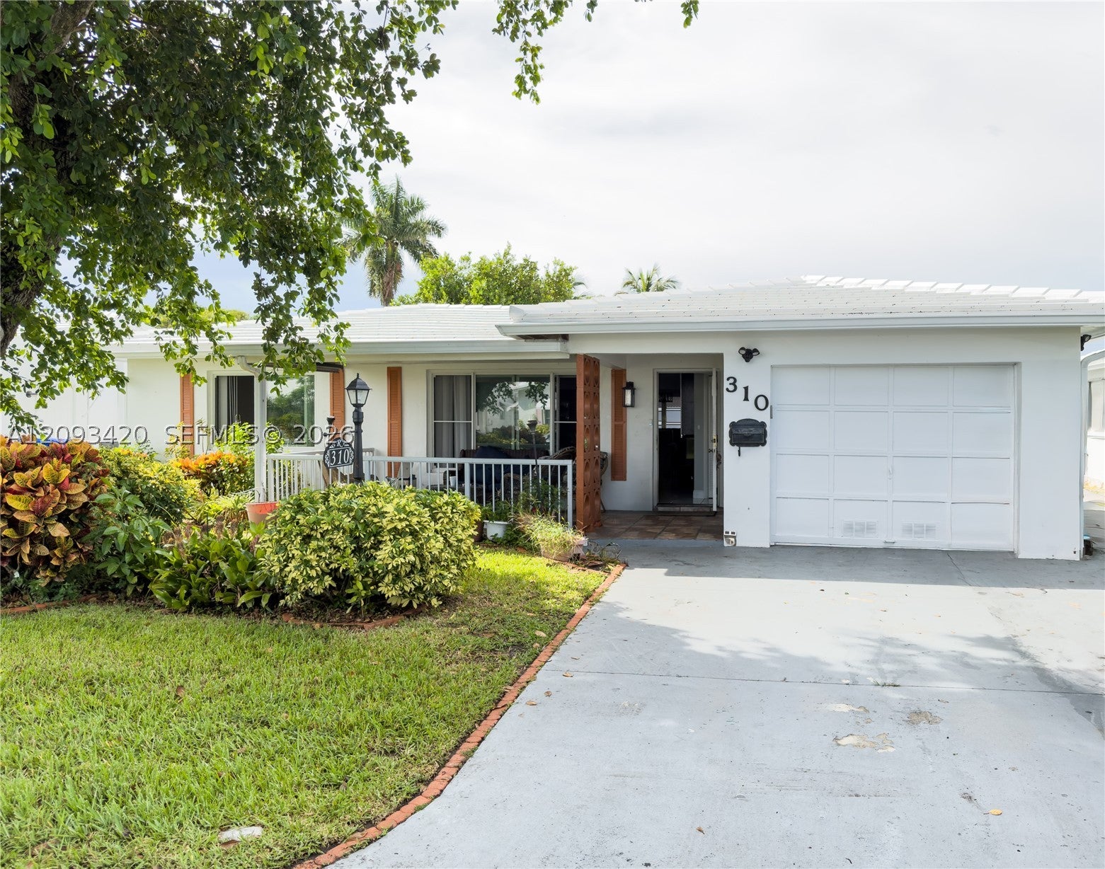 310 NW 25th Ct