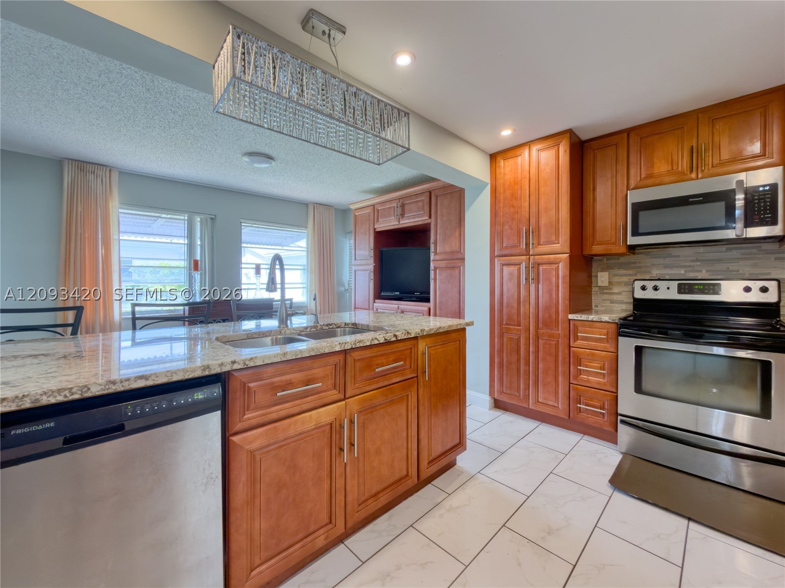 310 NW 25th Ct