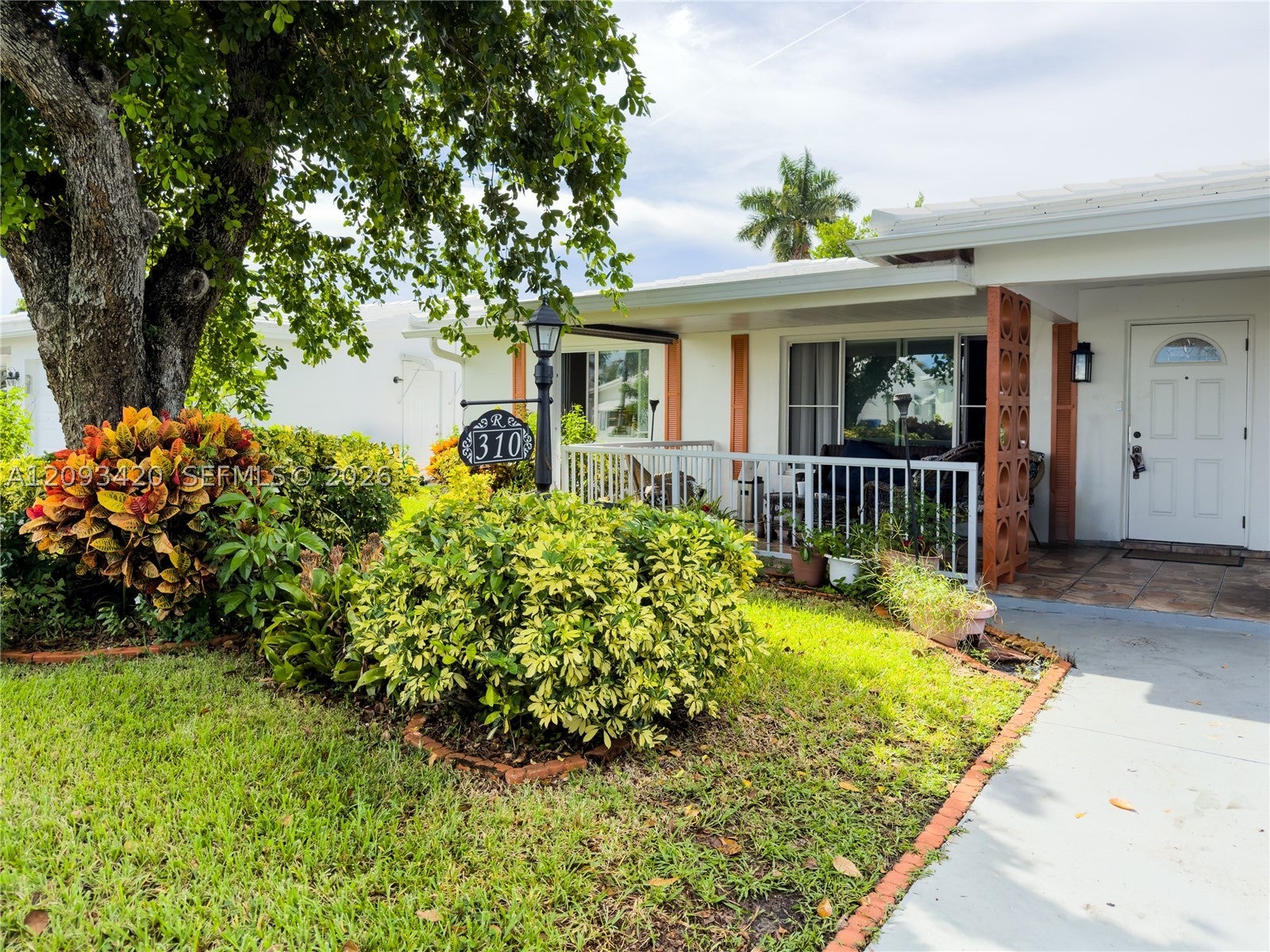310 NW 25th Ct