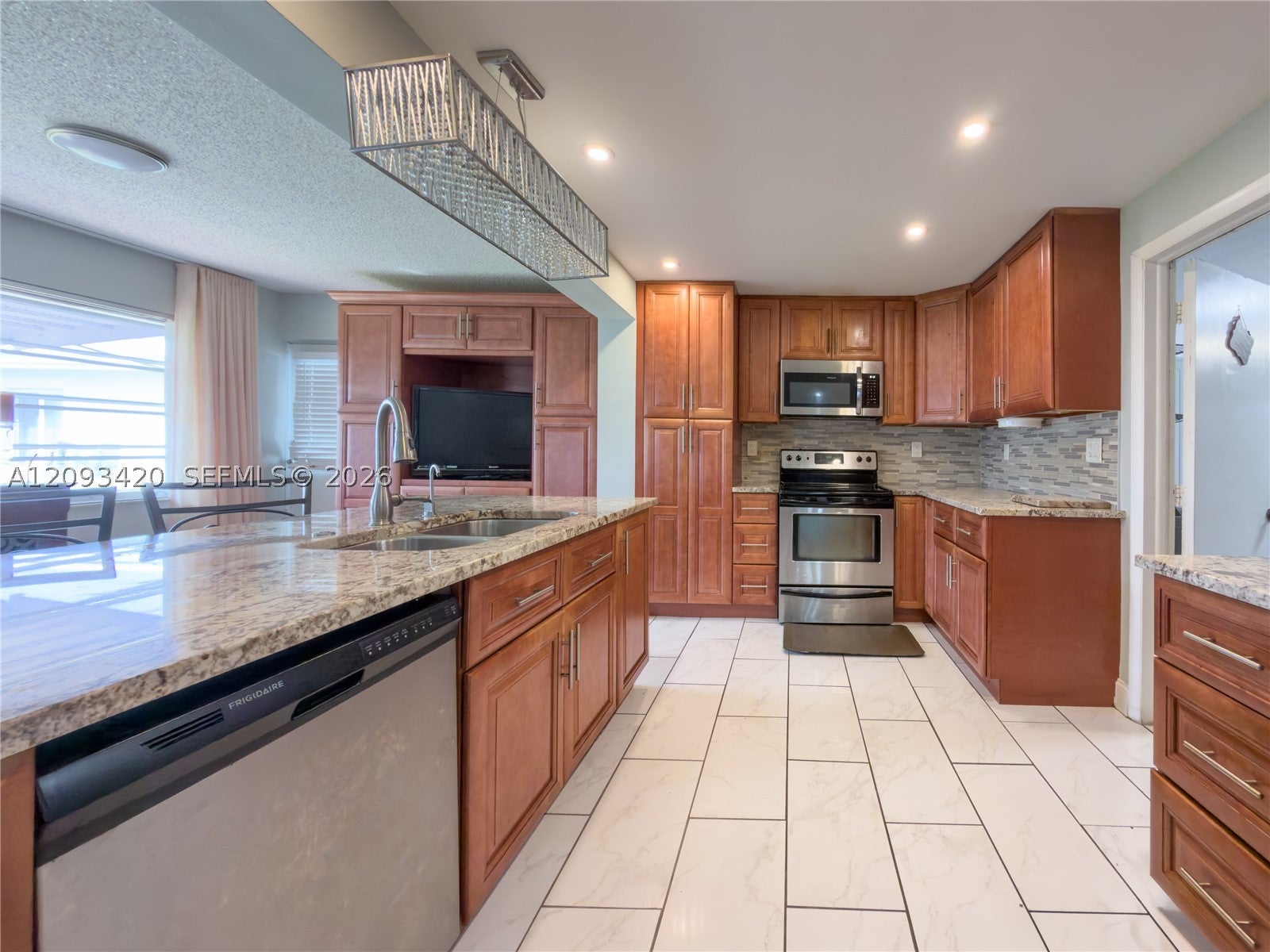 310 NW 25th Ct