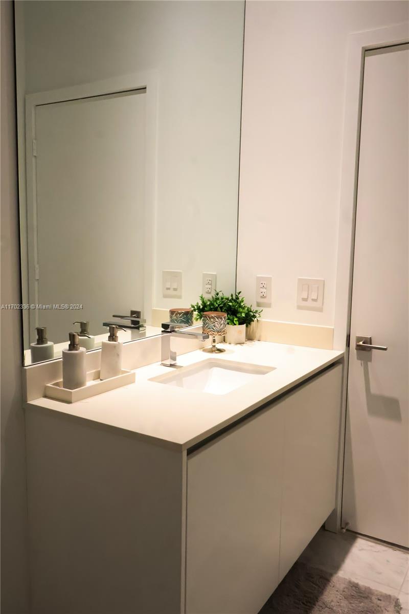 PARAISO BAY CONDO - Residential Lease