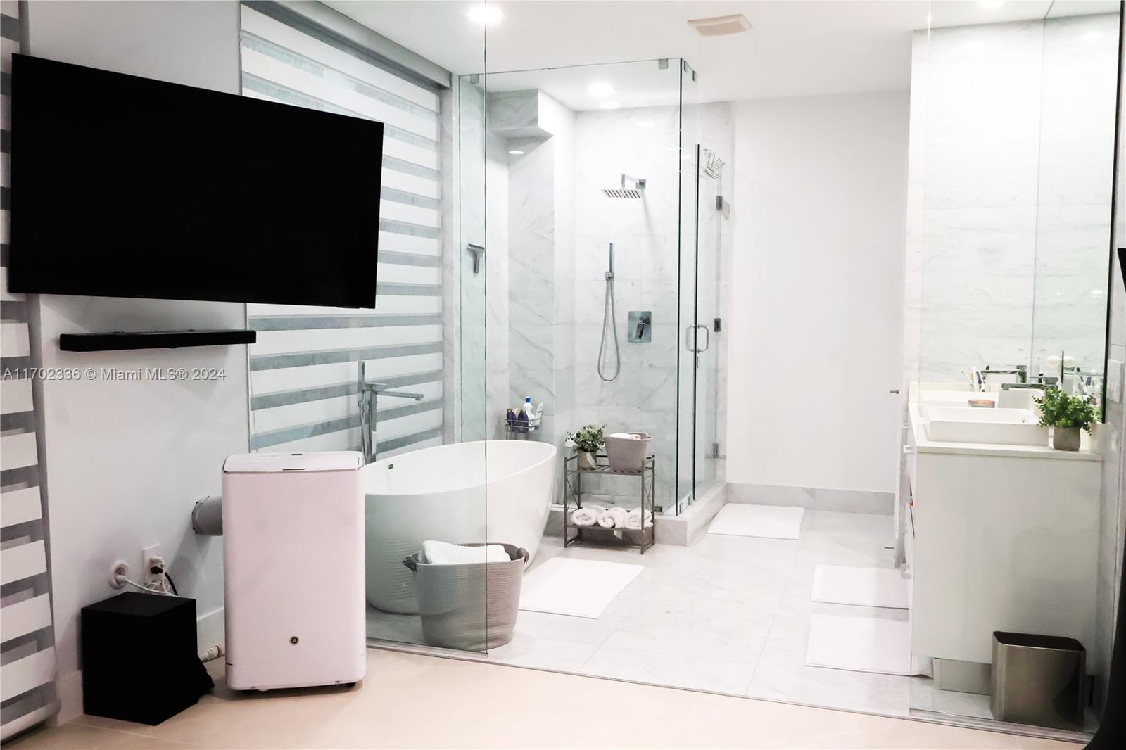 PARAISO BAY CONDO - Residential Lease