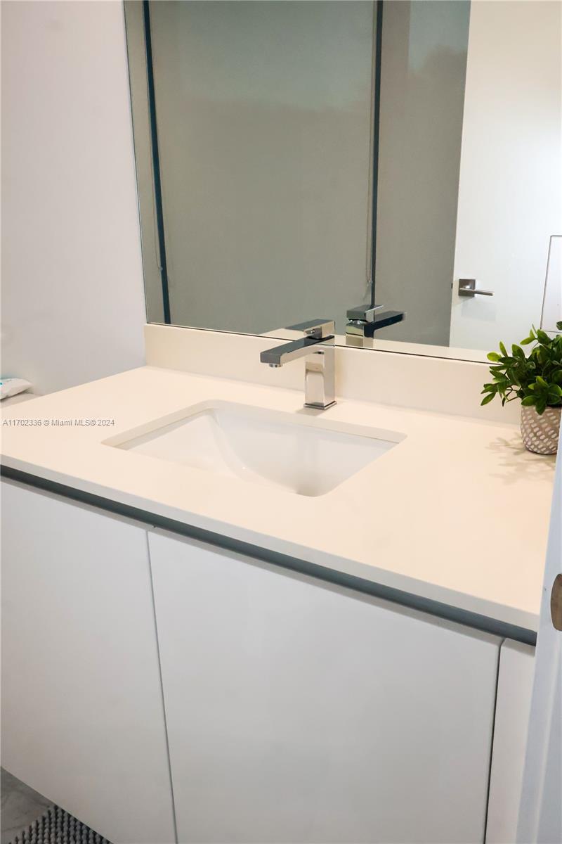 PARAISO BAY CONDO - Residential Lease