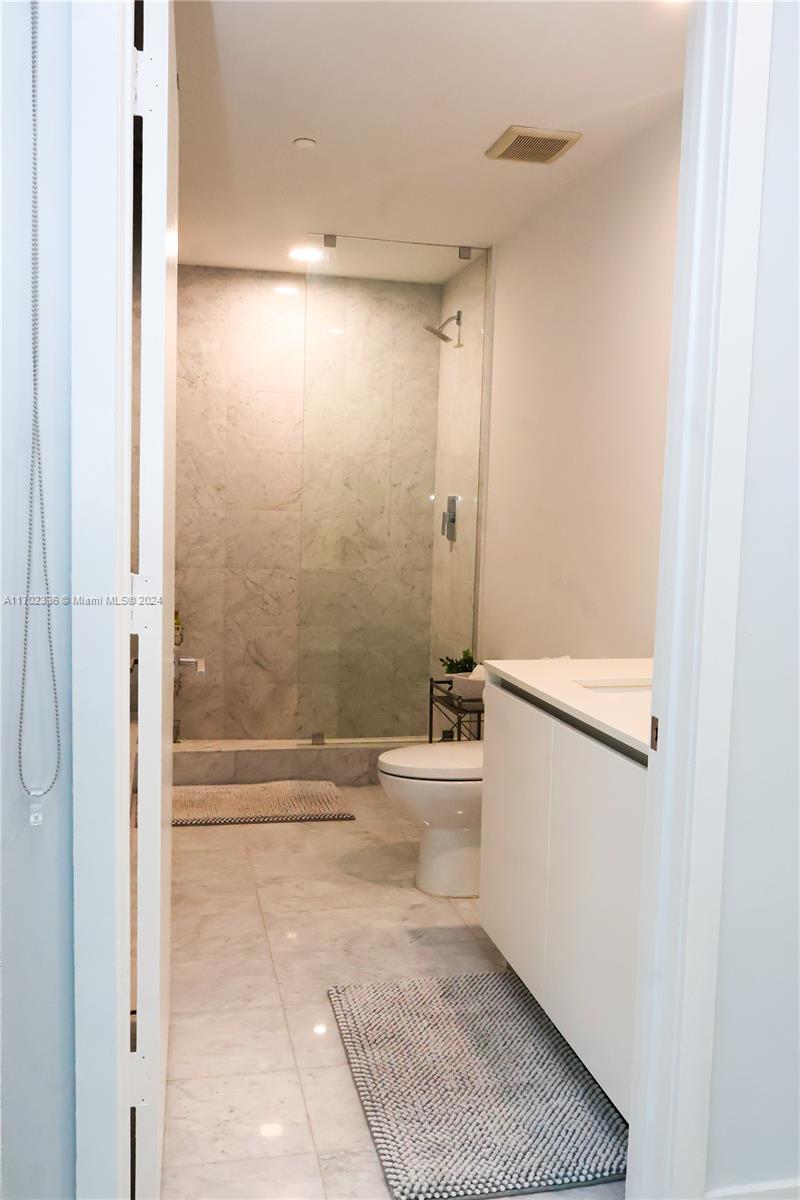 PARAISO BAY CONDO - Residential Lease