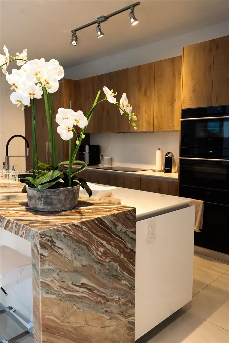PARAISO BAY CONDO - Residential Lease