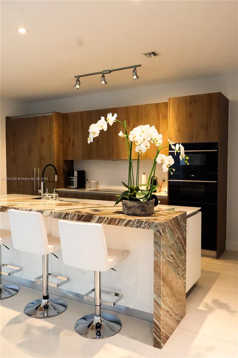 PARAISO BAY CONDO - Residential Lease