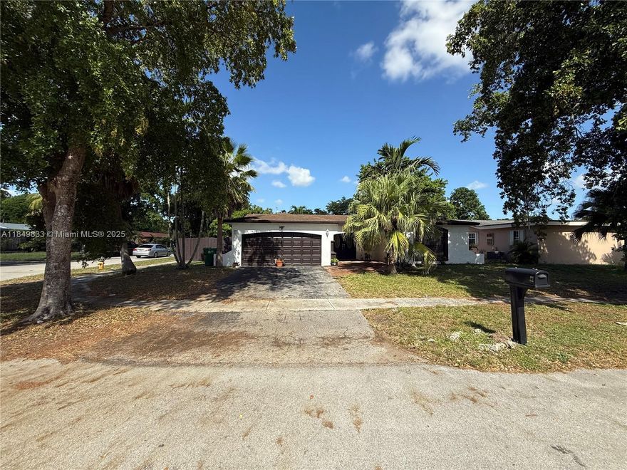 3/2 home w/luxury accents in modern,  counter top stove,  large center aisle & contrasting quartz counter,  custom closets. , glass shower & jacuzzi. Powder room has accent wall & home has nice ceiling fixtures throughout. All bedrooms have custom closets & TV connections. Home has security system, laundry Garage has AC, electric charger, padded door with hurricane locks + cabinets & shelving. This lovely home has large, hedged back yard , large Pool,  near shops & restaurants.