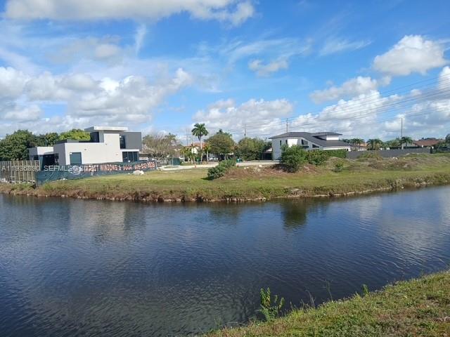 EL TOVAR AT UNIVERSITY PAR - Land