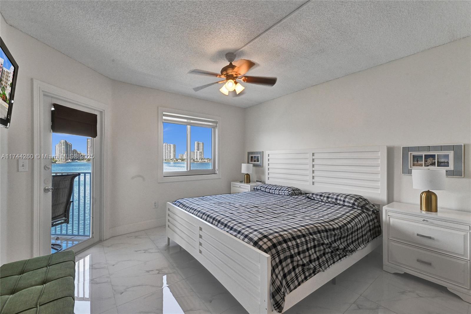 LES PELICANS (THE PELICAN - Residential