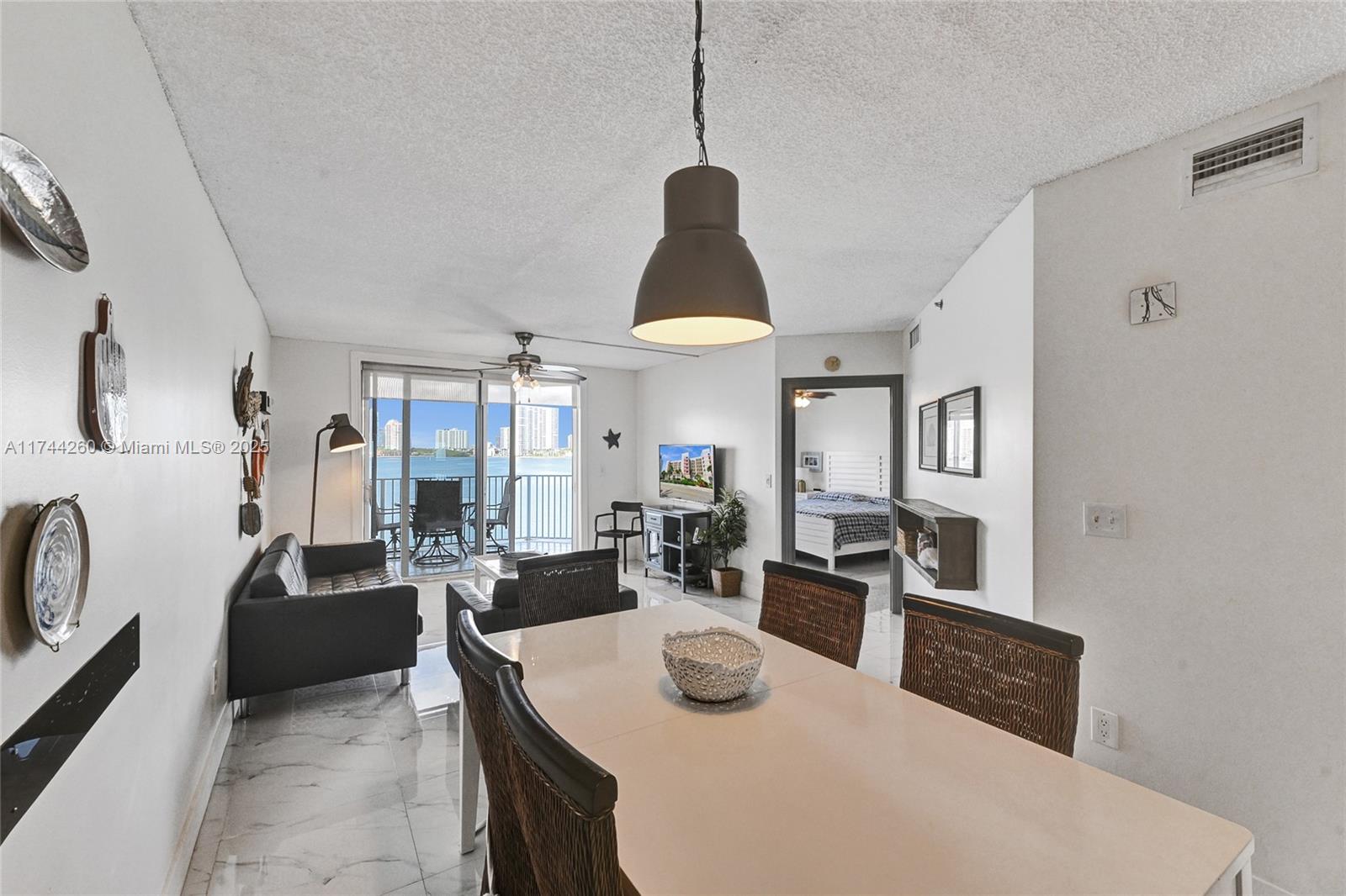 LES PELICANS (THE PELICAN - Residential