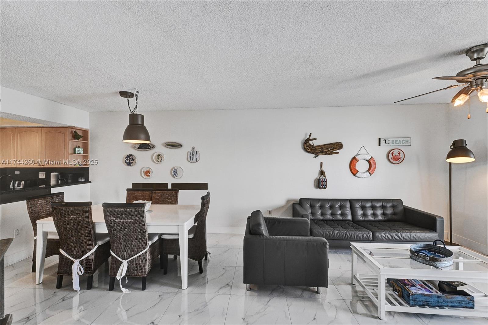 LES PELICANS (THE PELICAN - Residential