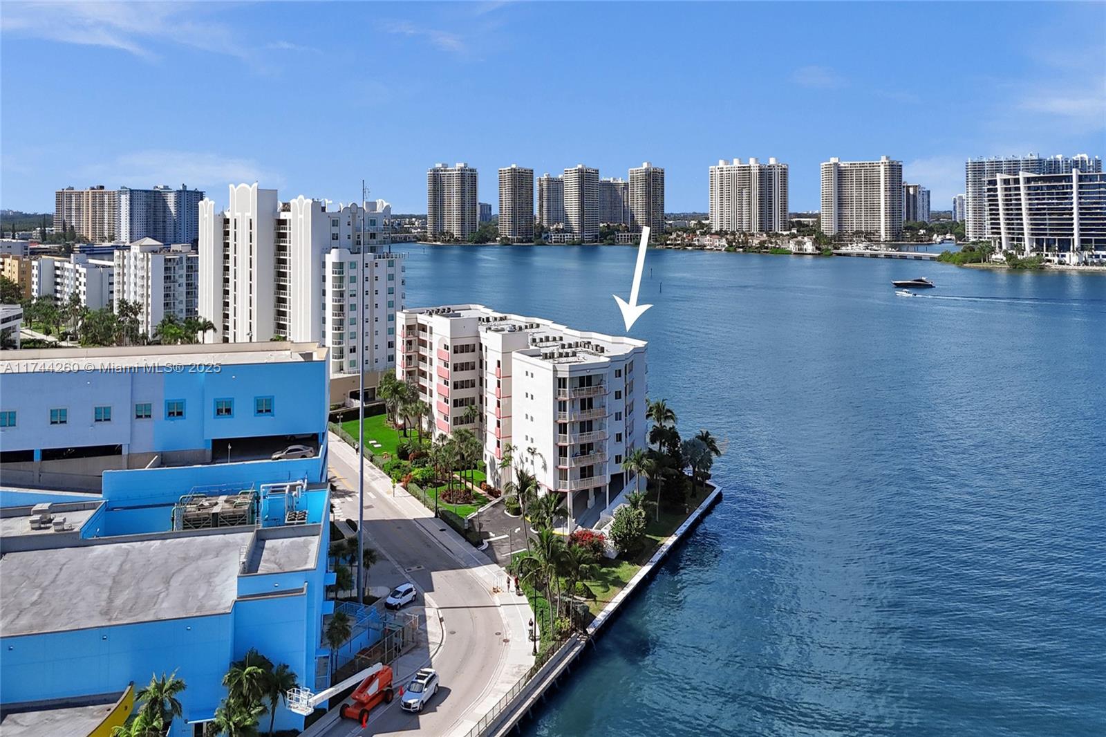 LES PELICANS (THE PELICAN - Residential