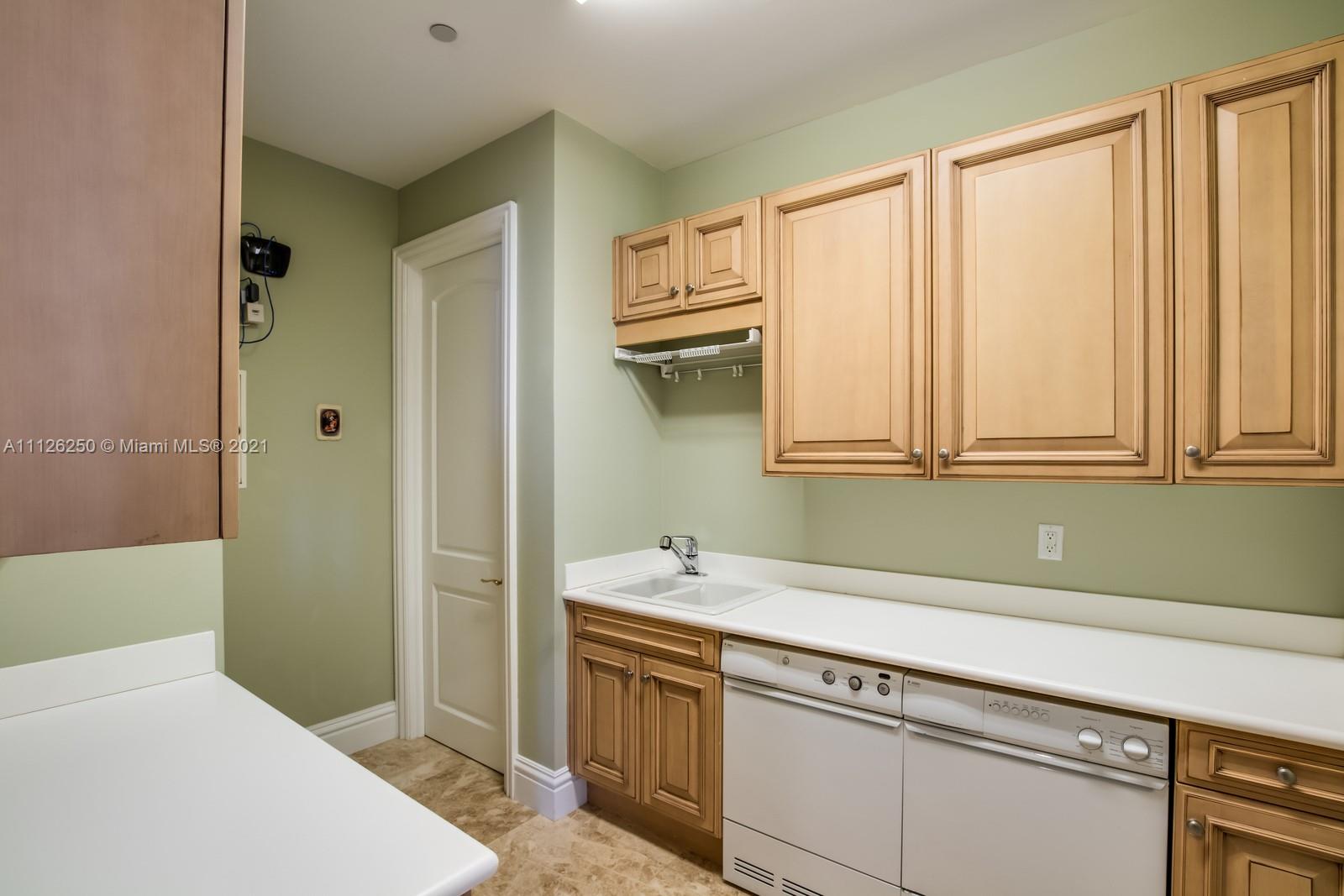 ONE SINGER ISLAND CONDO - Residential