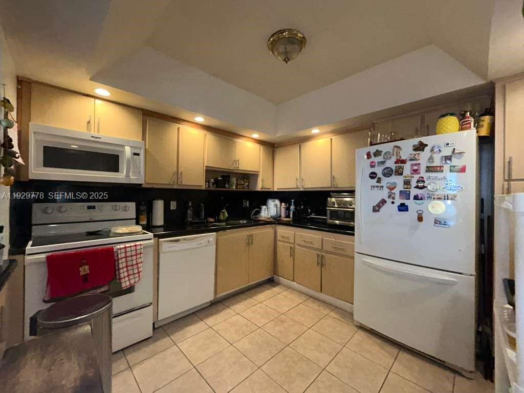 SAILBOAT CAY CONDO - Residential