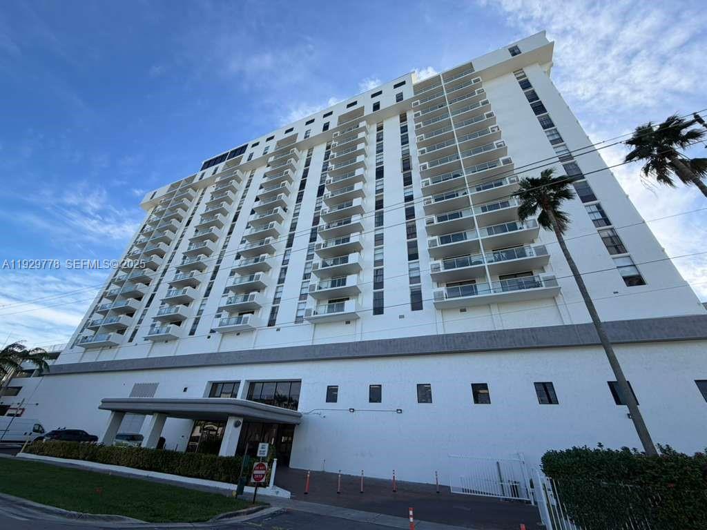 SAILBOAT CAY CONDO - Residential