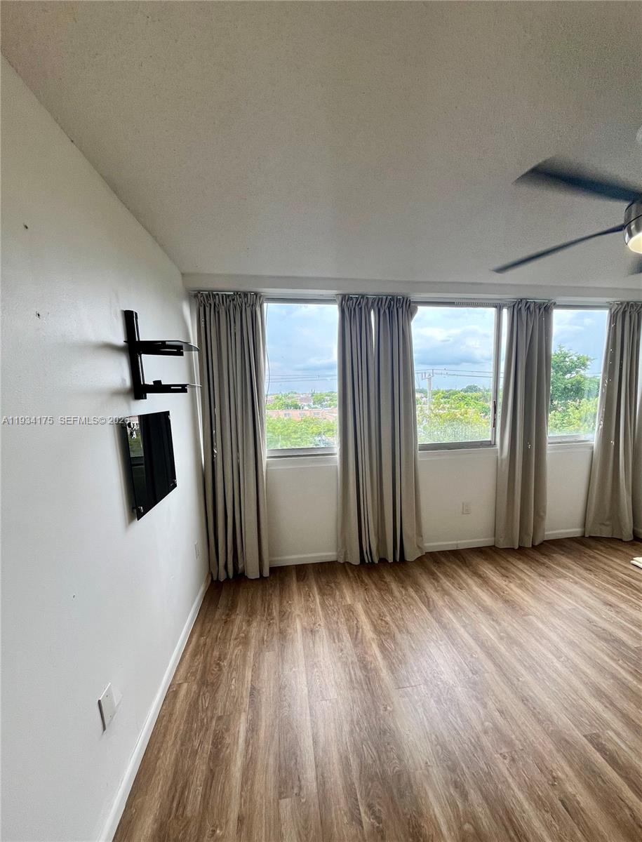 TRIANON PARK CONDO - Residential