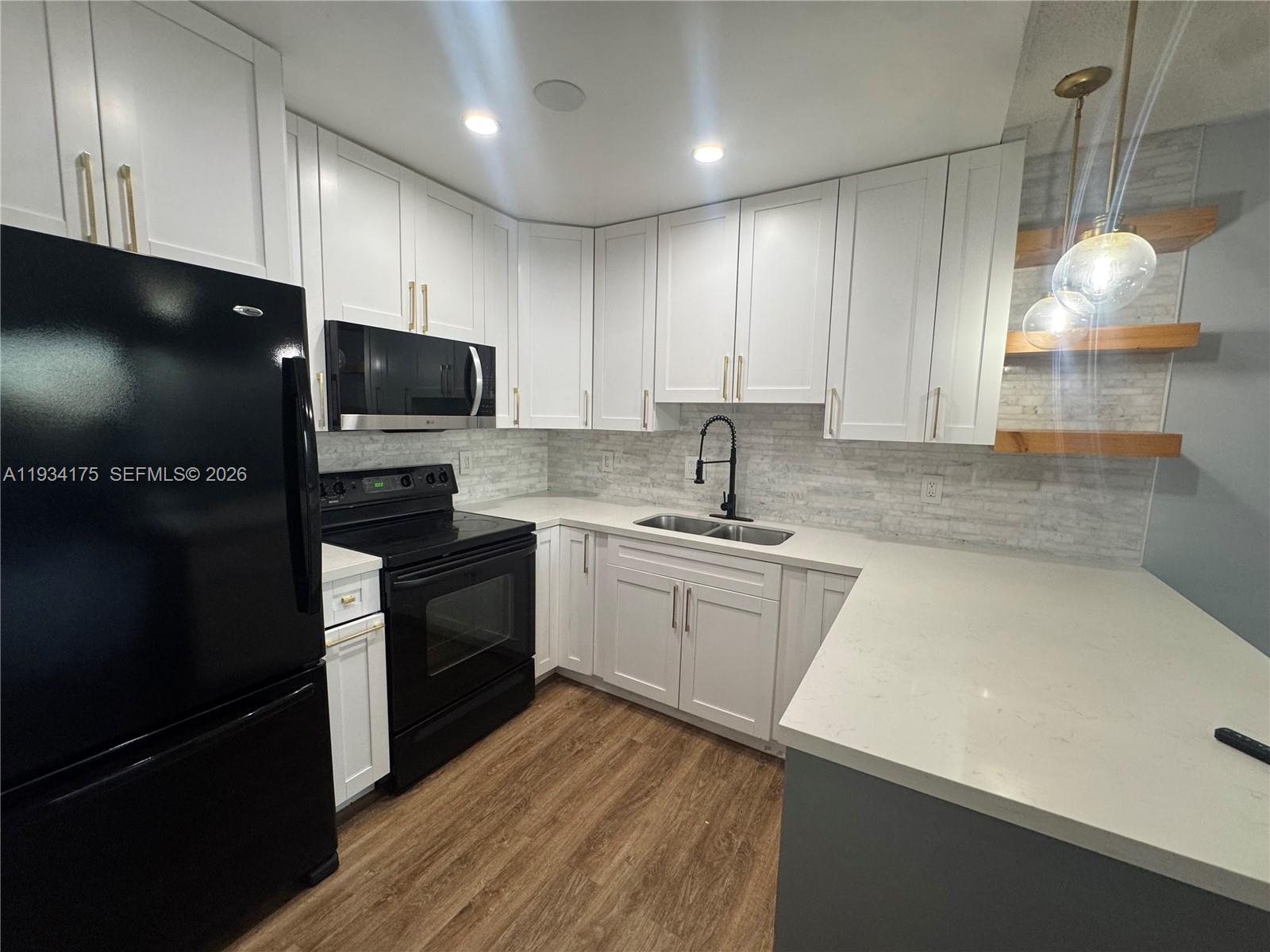 TRIANON PARK CONDO - Residential