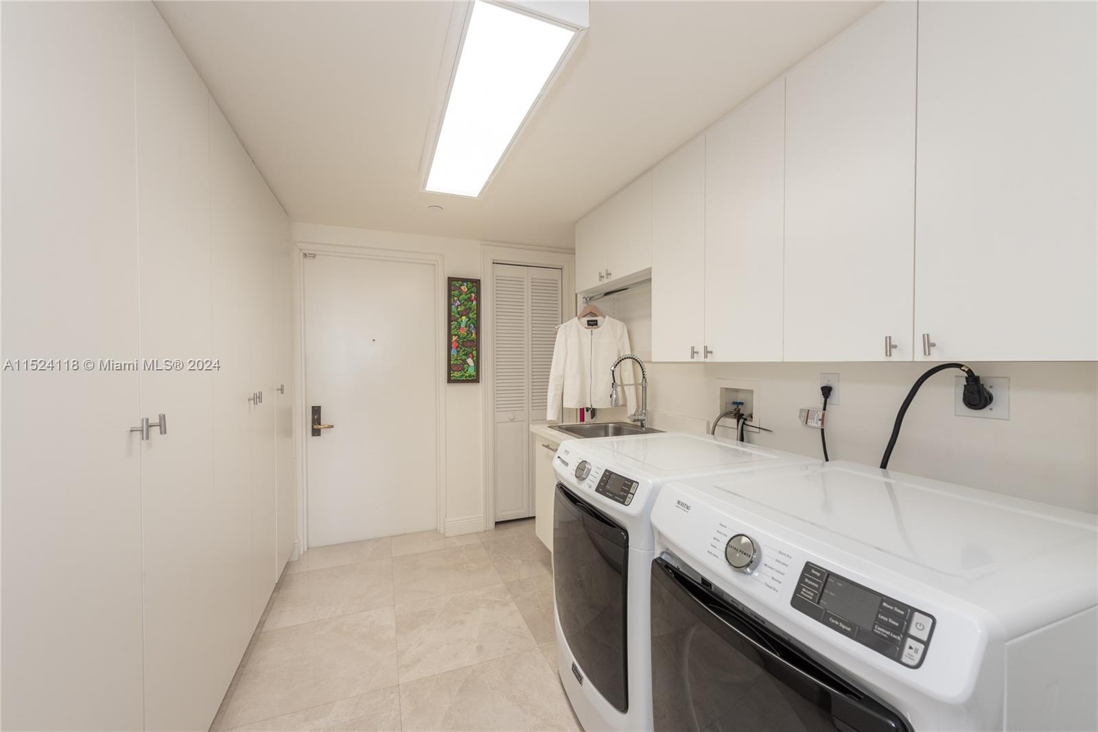 GRAND BAY TOWER CONDO - Residential