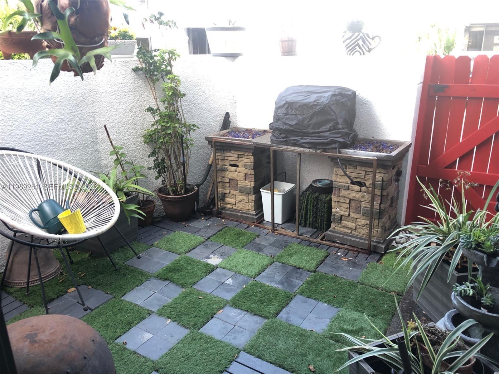 ADMIRALS PORT TOWNHOMES C - Residential Lease