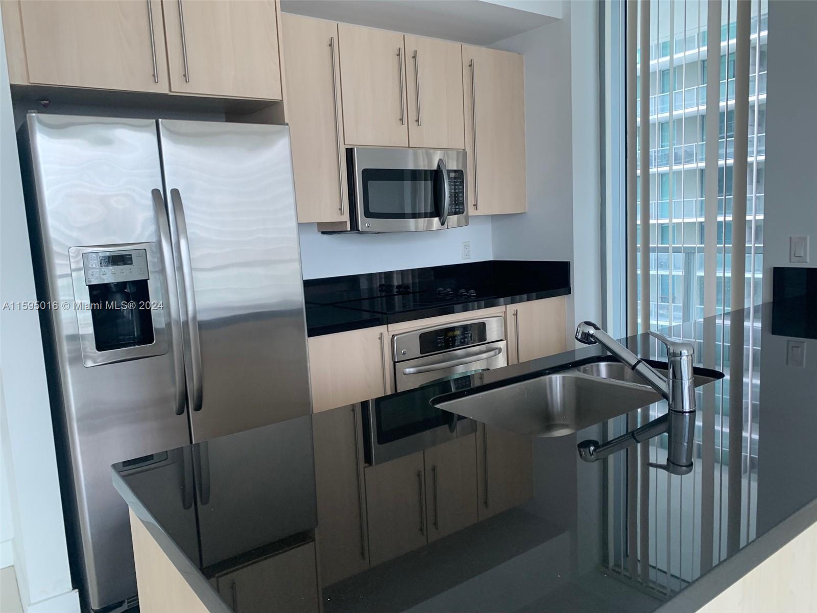 THE AXIS ON BRICKELL COND - Residential
