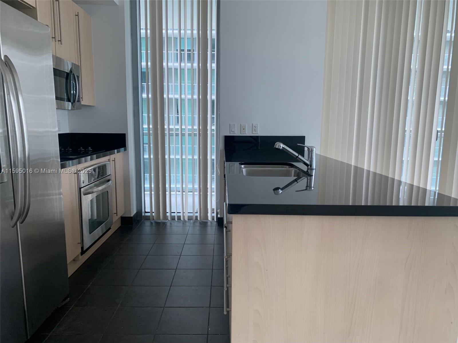 THE AXIS ON BRICKELL COND - Residential