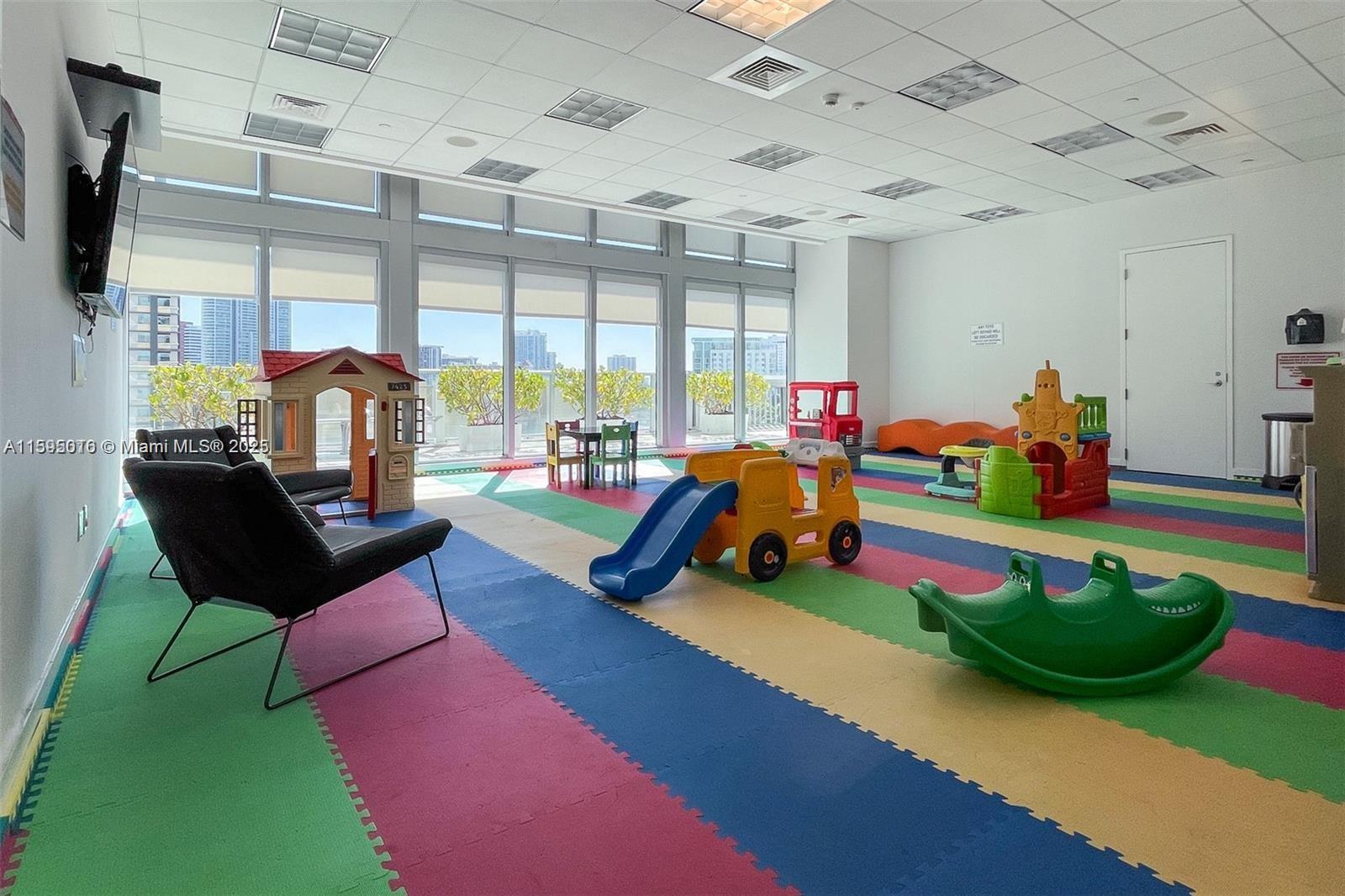 THE AXIS ON BRICKELL COND - Residential