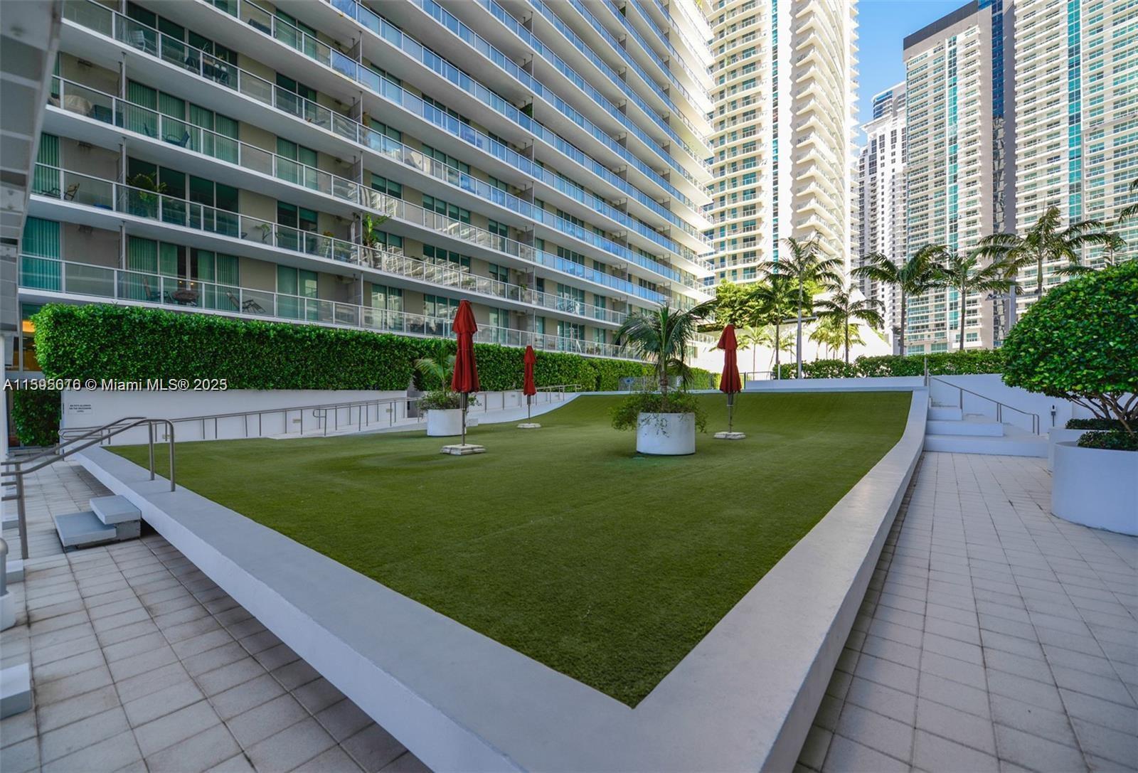 THE AXIS ON BRICKELL COND - Residential