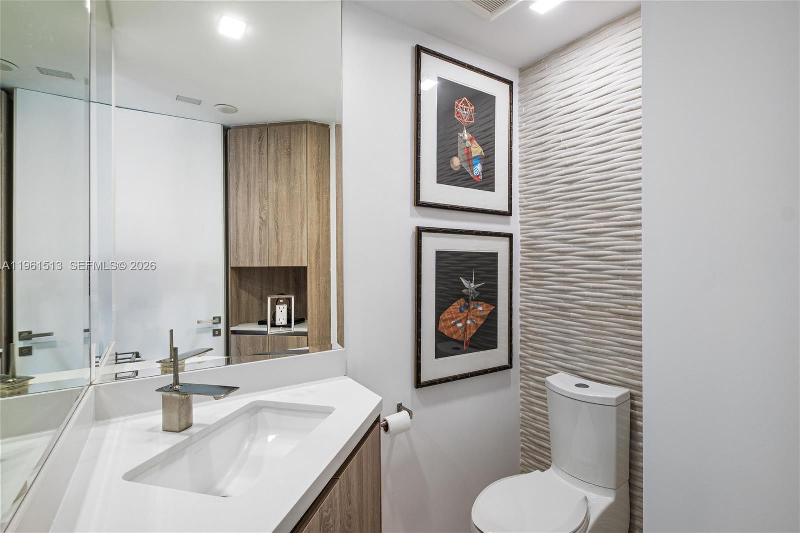 ONE THOUSAND VENETIAN WAY - Residential