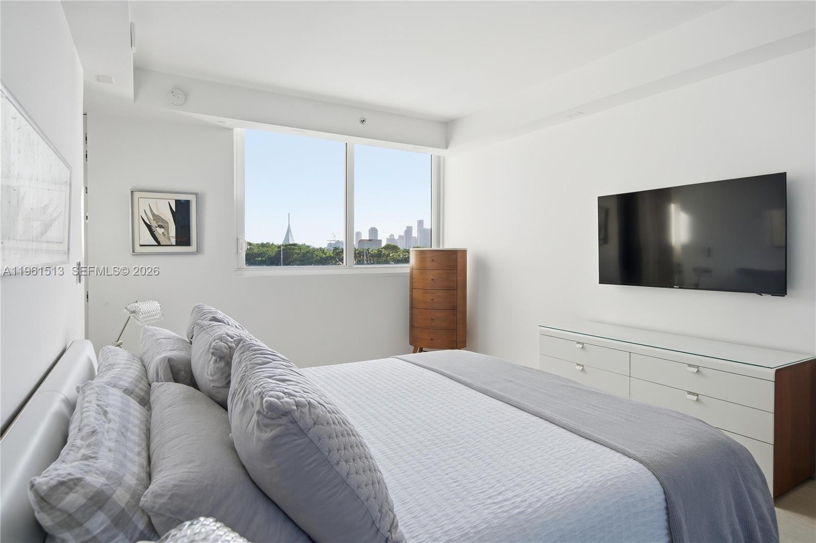 ONE THOUSAND VENETIAN WAY - Residential