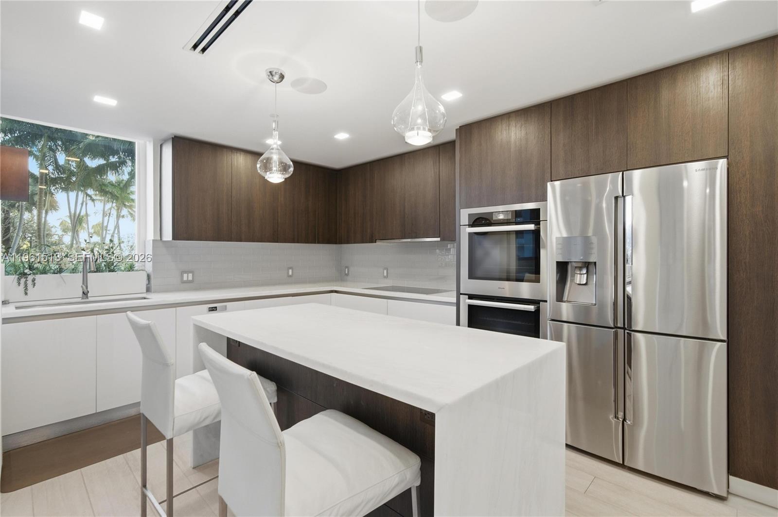 ONE THOUSAND VENETIAN WAY - Residential