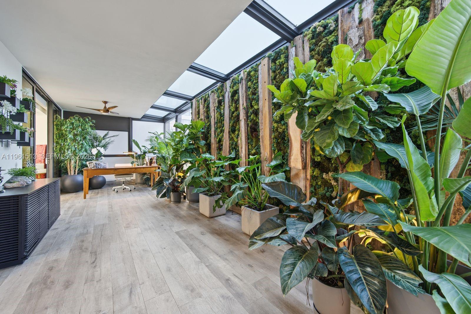 ONE THOUSAND VENETIAN WAY - Residential