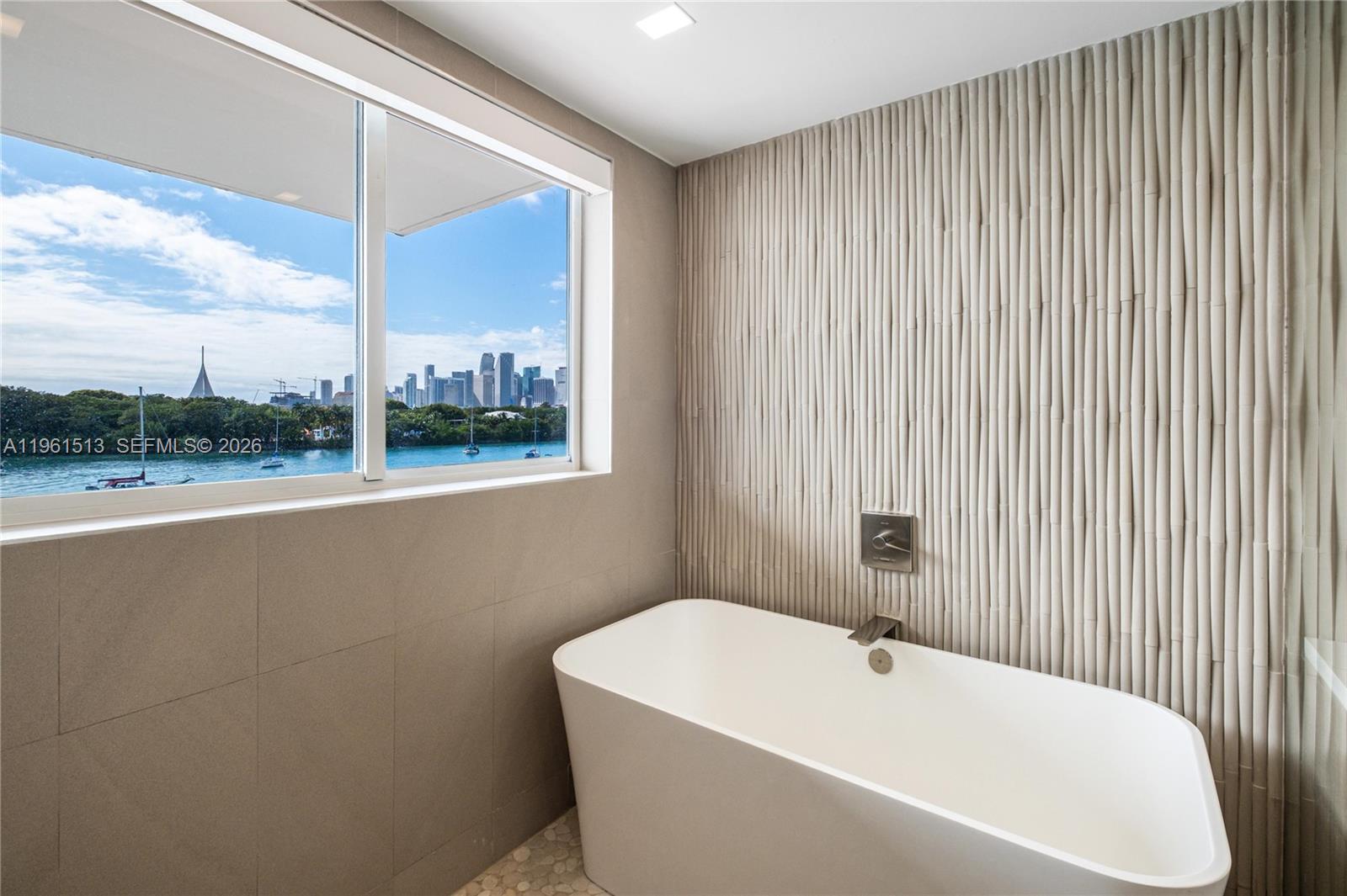 ONE THOUSAND VENETIAN WAY - Residential