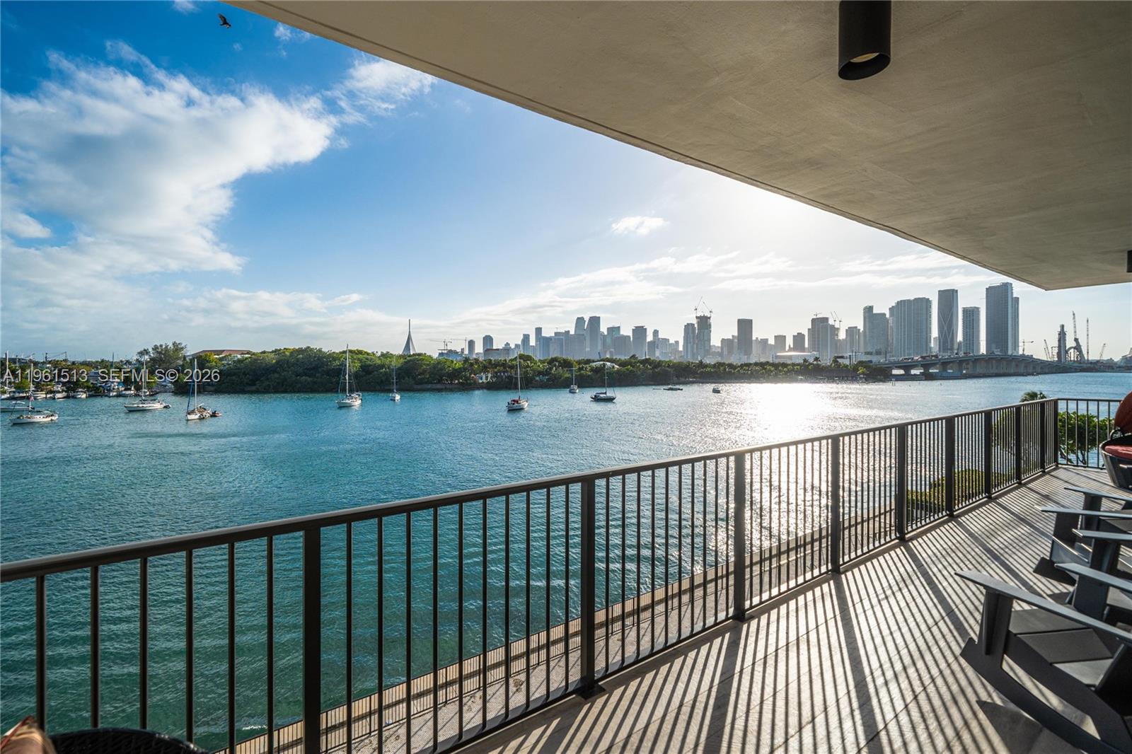 1000 Venetian Way 403