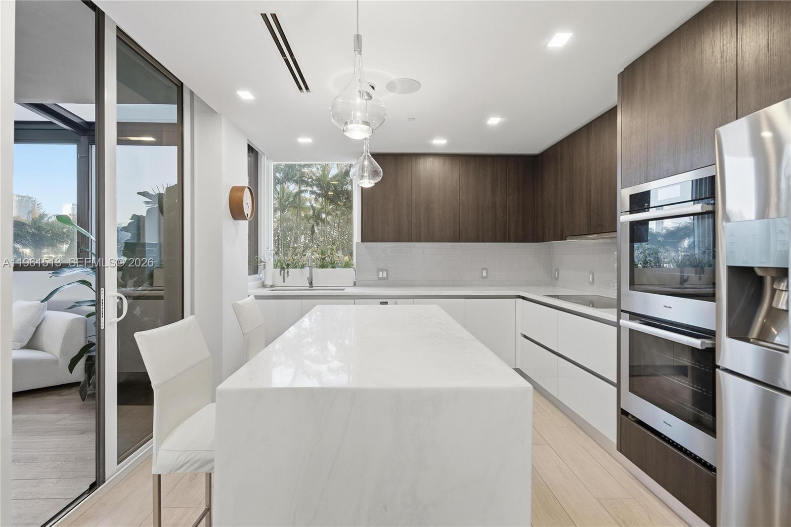 ONE THOUSAND VENETIAN WAY - Residential