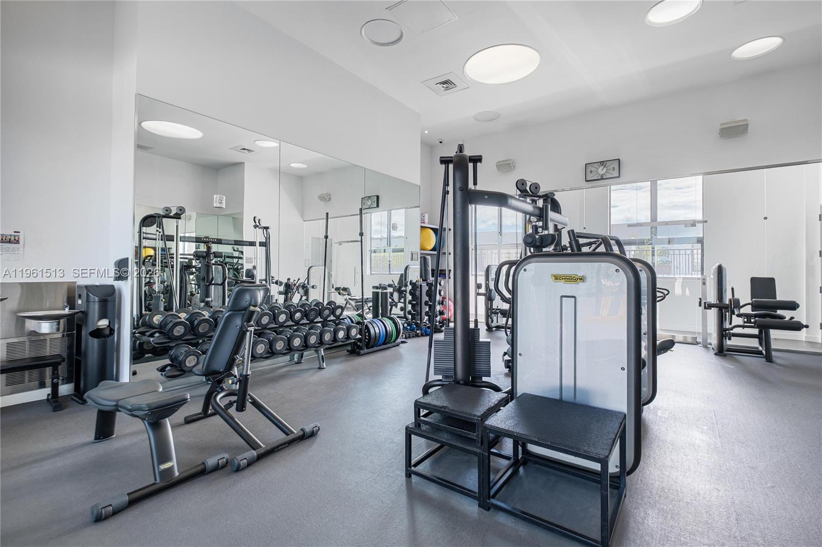 ONE THOUSAND VENETIAN WAY - Residential