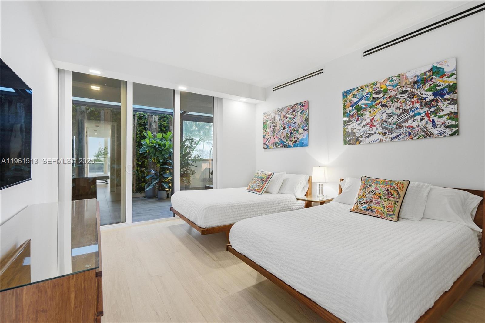 ONE THOUSAND VENETIAN WAY - Residential