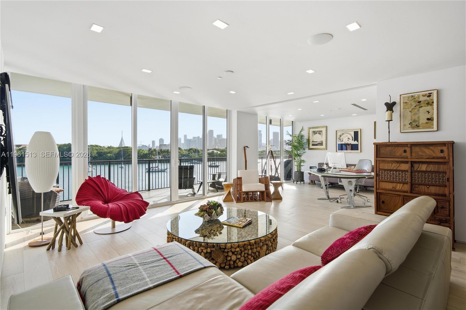 ONE THOUSAND VENETIAN WAY - Residential