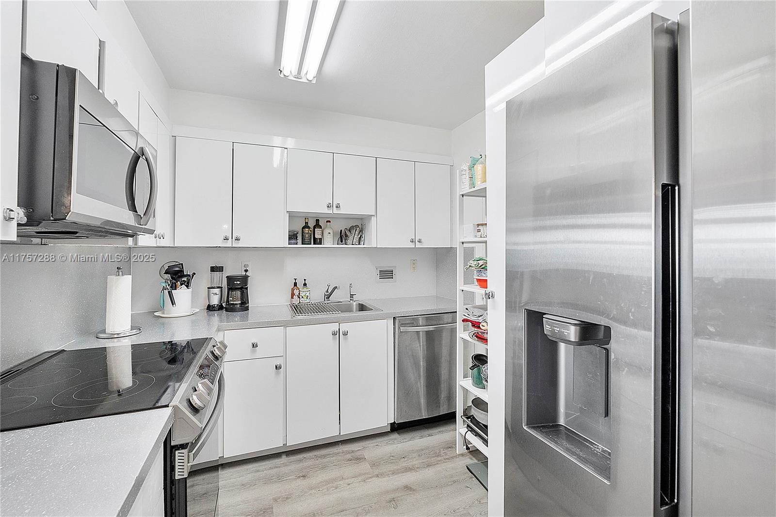 10101 E Bay Harbor Dr 702