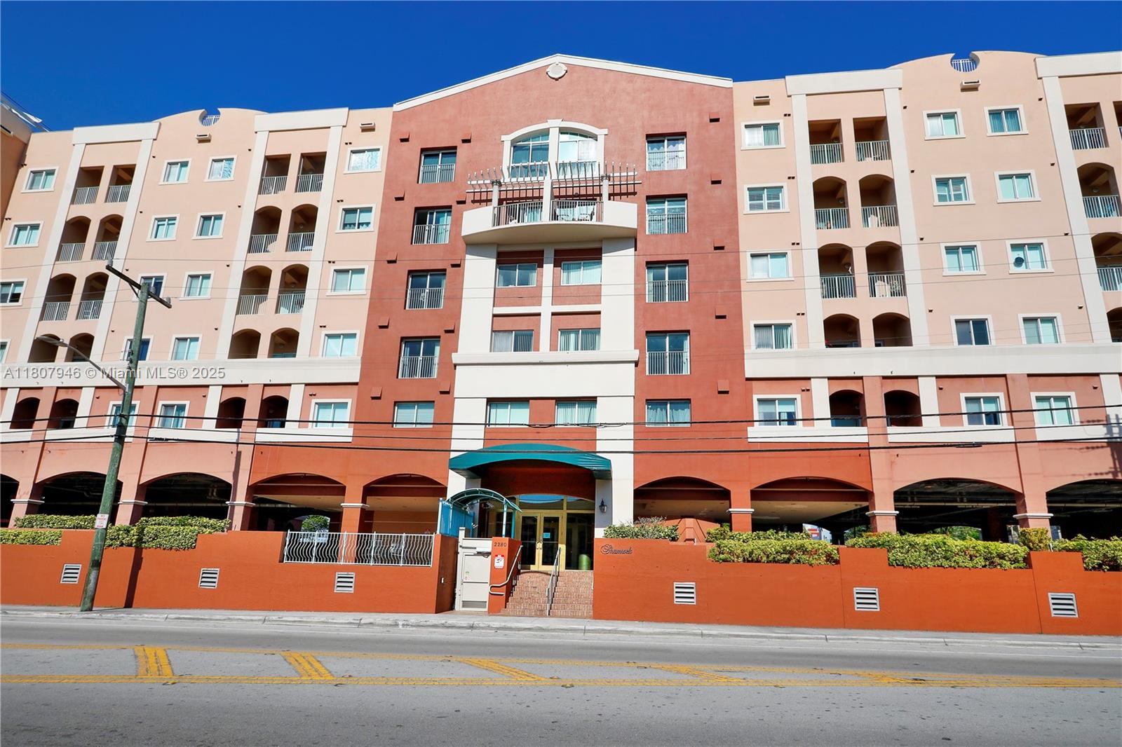 2280 Sw 32nd Ave 605, Miami, Broward County, Florida - 2 Bedrooms  
2 Bathrooms - 