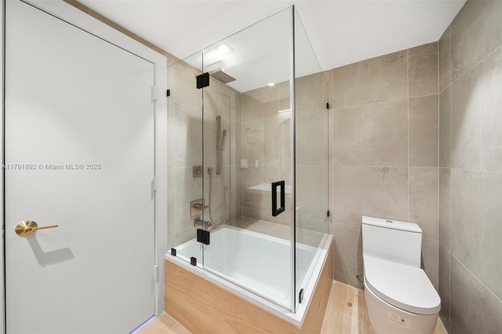 IMPERIAL HOUSE CONDO - Residential