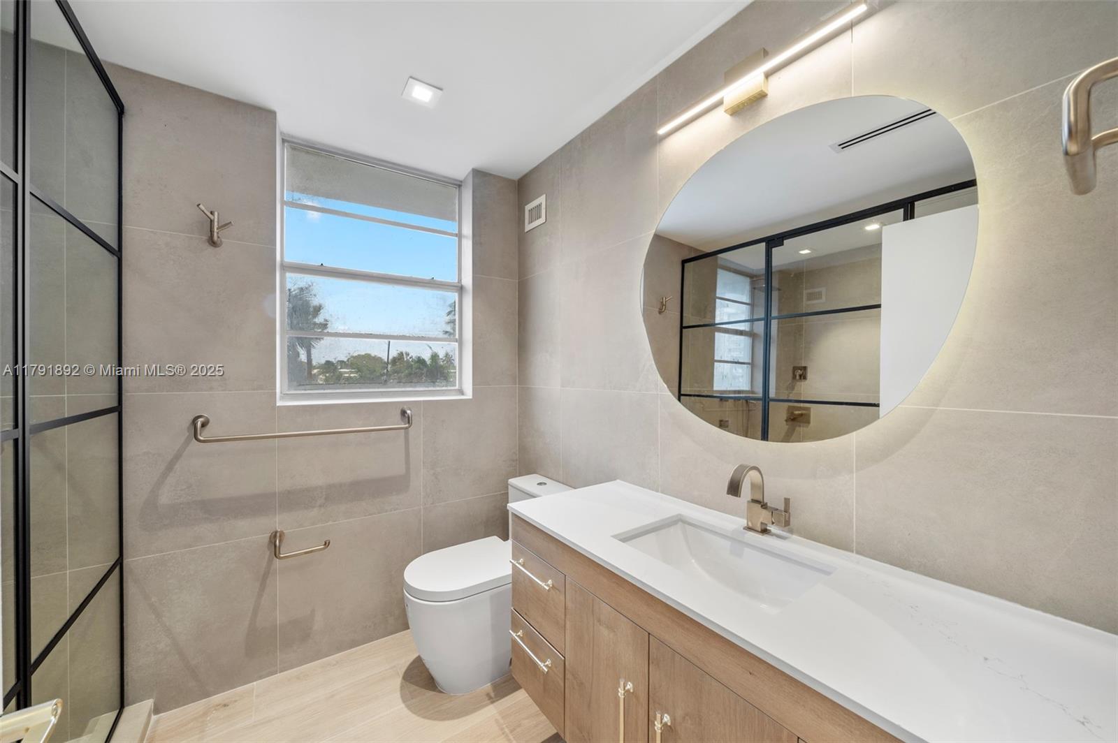 IMPERIAL HOUSE CONDO - Residential