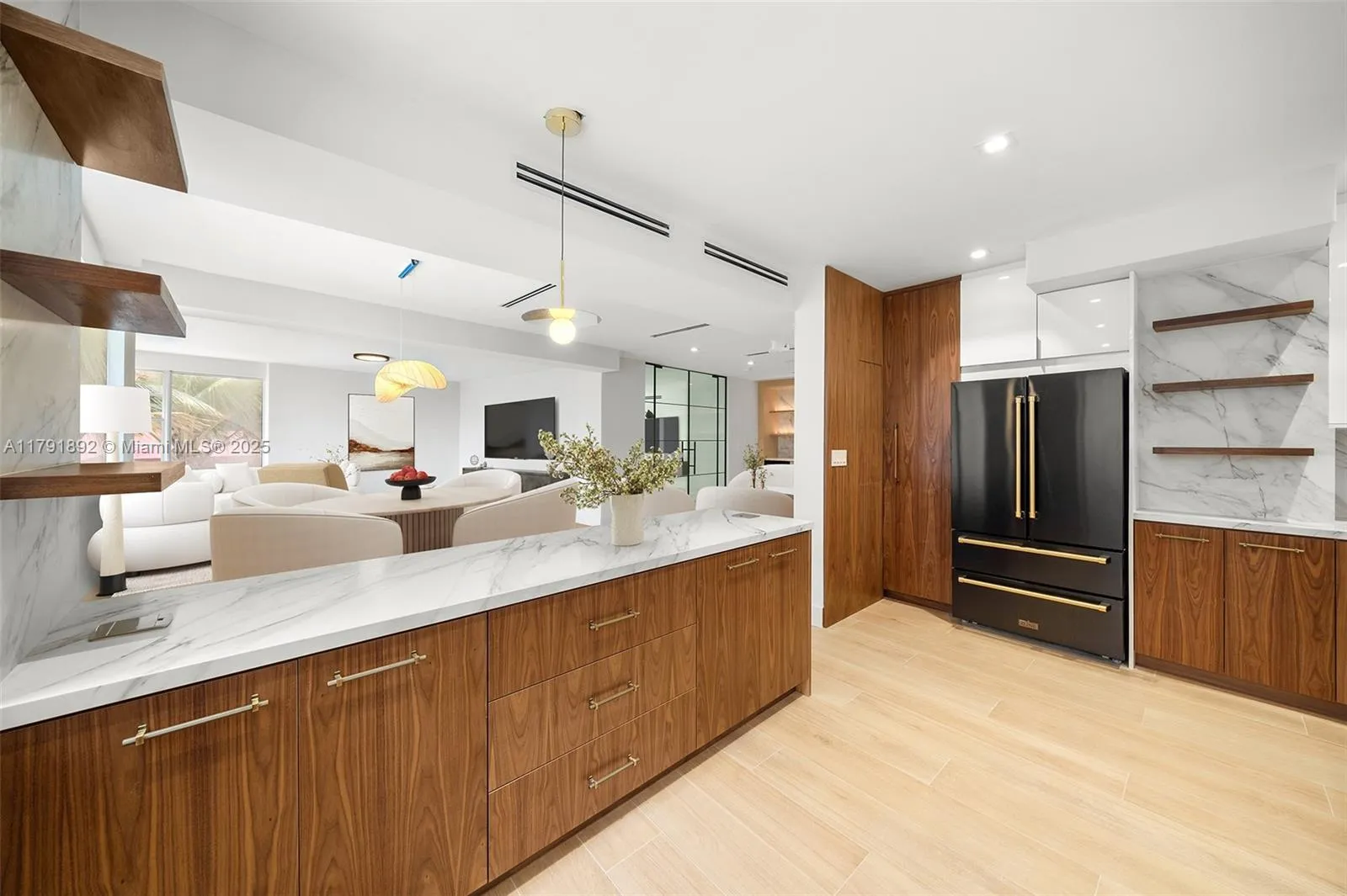 Miami Beach, Florida 33140, United States, 3 Bedrooms Bedrooms, ,3 BathroomsBathrooms,Residential,Active,122490