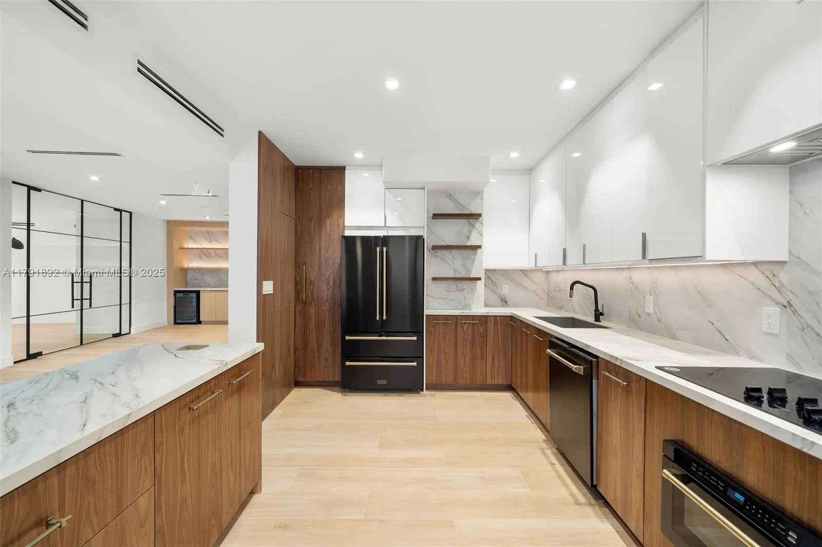 Miami Beach, Florida 33140, United States, 3 Bedrooms Bedrooms, ,3 BathroomsBathrooms,Residential,Active,122490