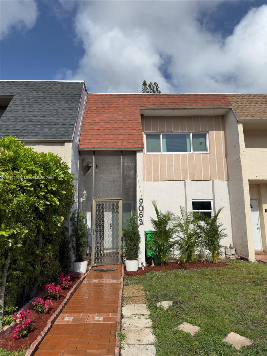 9063 Nw 35 Place, Sunrise, Miami-Dade County, Florida - 2 Bedrooms  
2 Bathrooms - 