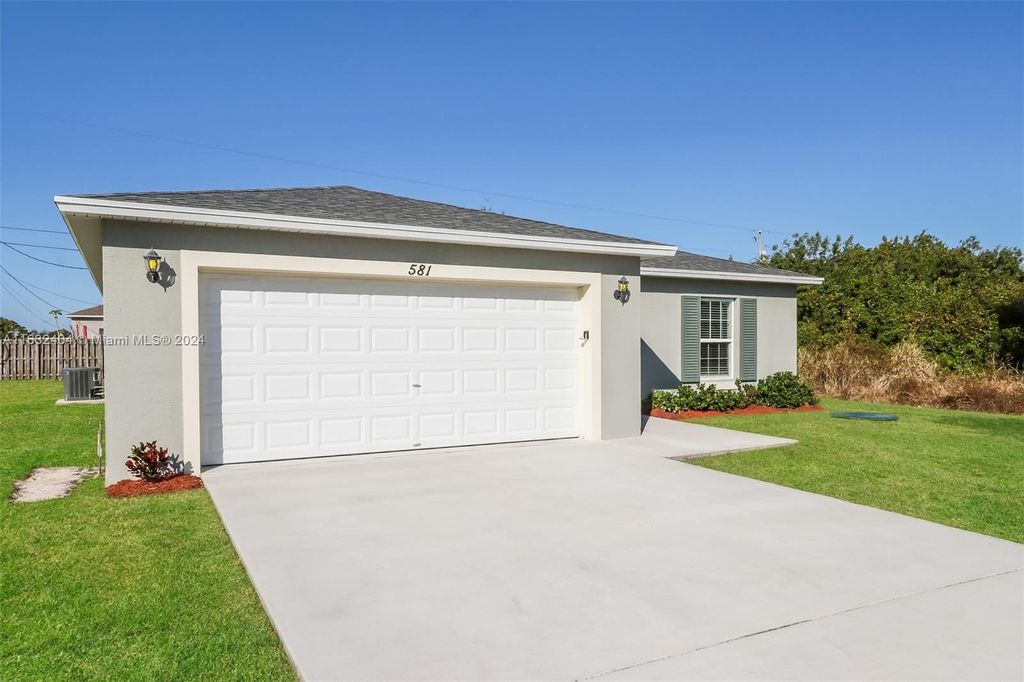 Photo of 581 SW Undallo Rd, Port Saint Lucie, FL 34953 (MLS # A11632404)