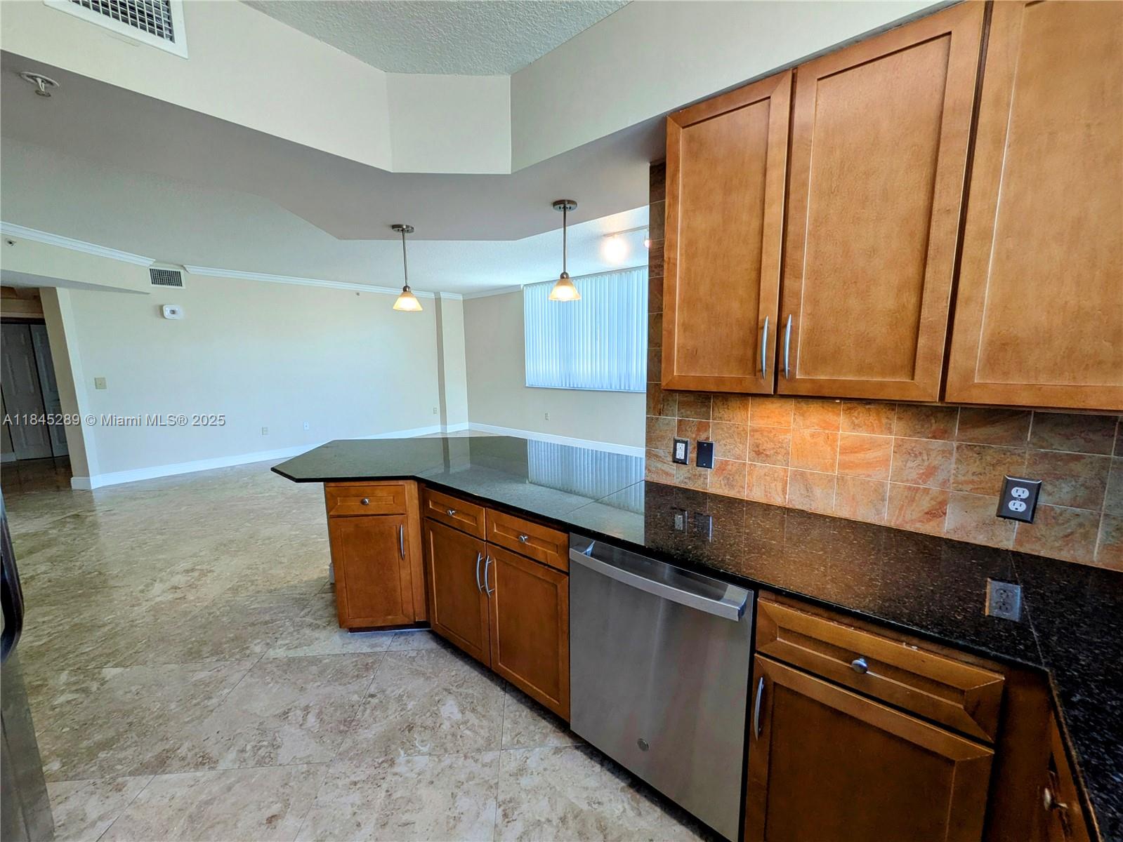2000 N BAYSHORE DR 627
